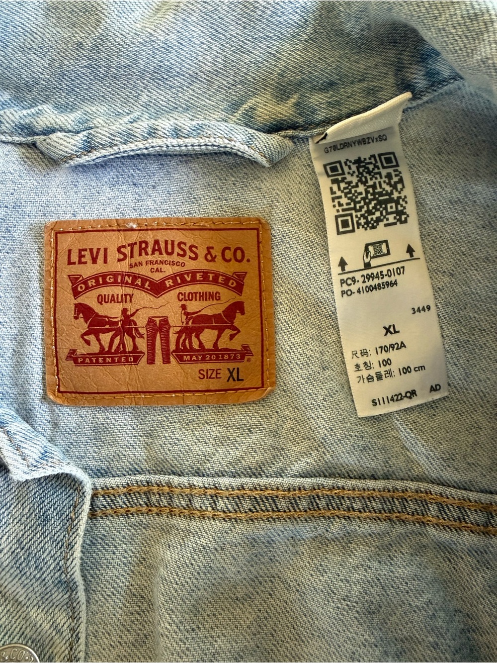Levi's Vintage-Inspired Light Wash Denim Trucker Jacket - Picture 2 of 4